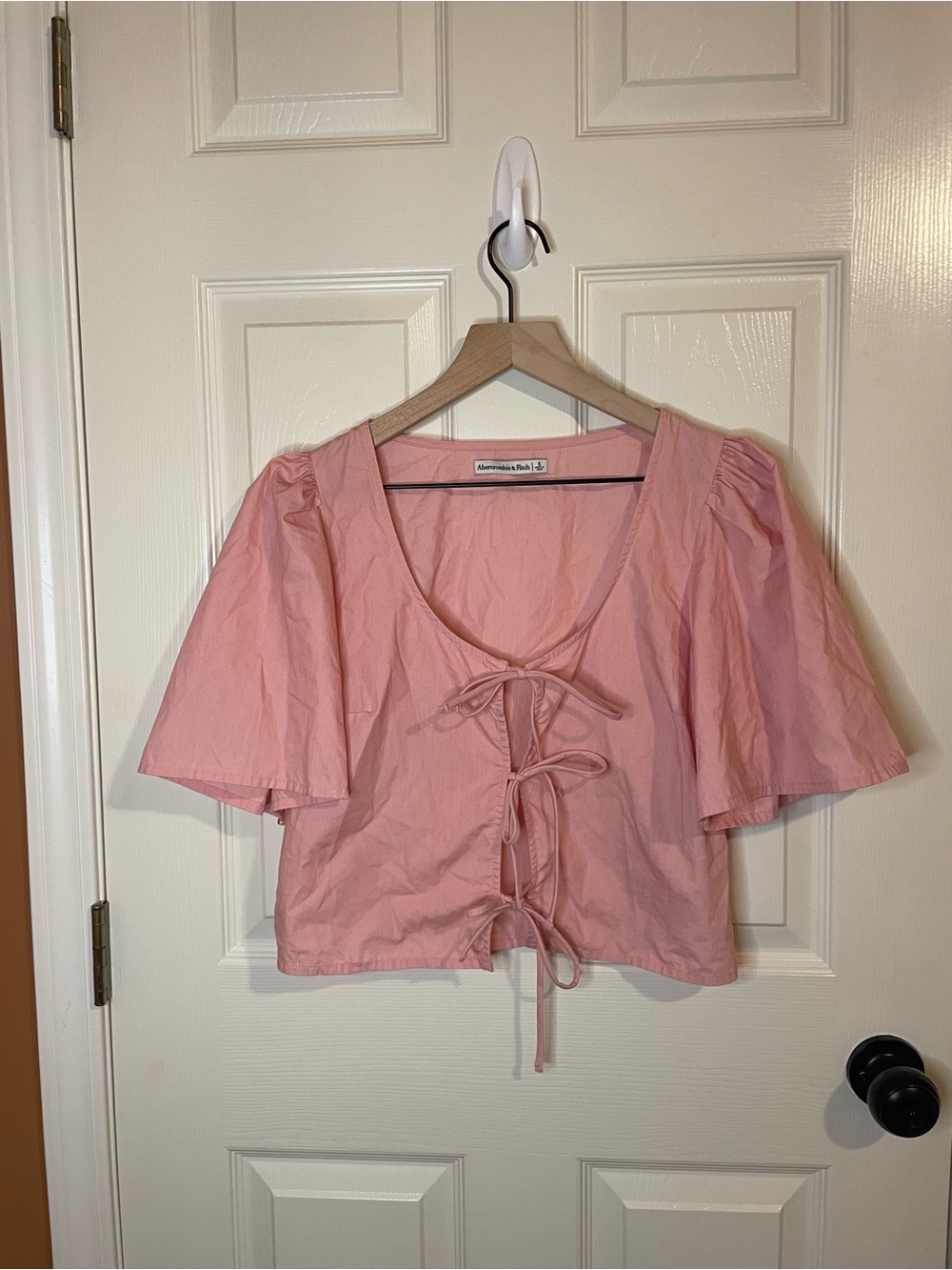 Abercrombie & Fitch Puff Sleeve Tie Up Blouse in Baby Pink Size Small - Picture 2 of 8